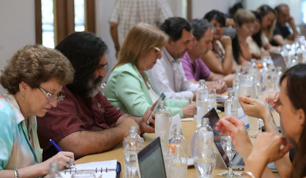 Estatales y docentes bonaerenses reabrirán paritarias la semana próxima 1 image 6