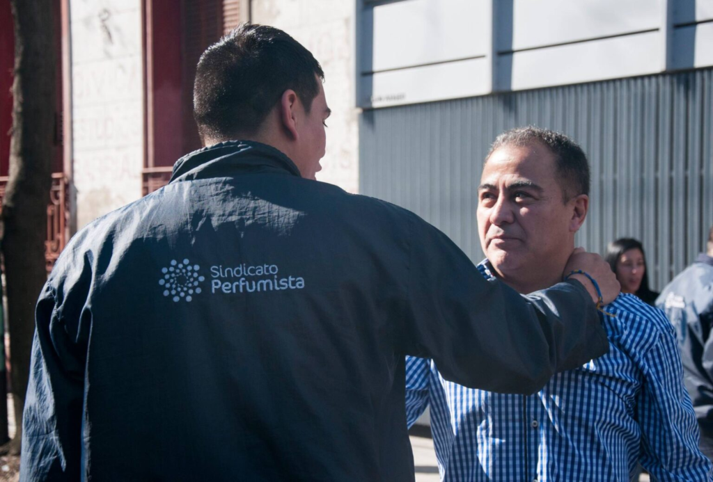 El Sindicato de Perfumistas anunció un aumento salarial del 45% por tres meses 1 image 4