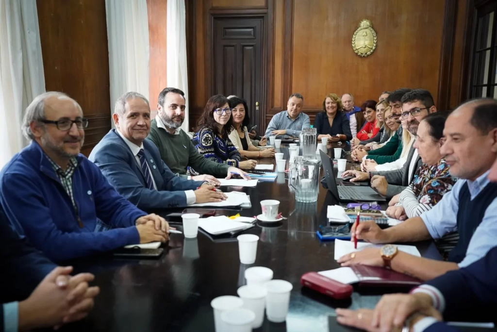 Se reabrió la paritaria de los bancarios: qué pidió el gremio y cómo sigue la negociación 1 image 12