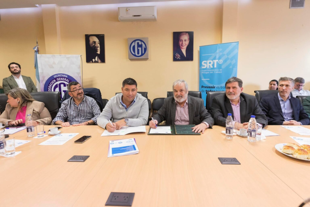 CGT y la Superintendencia de Riesgos de Trabajo firman convenio por capacitaciones en salud y seguridad laboral 1 image 1