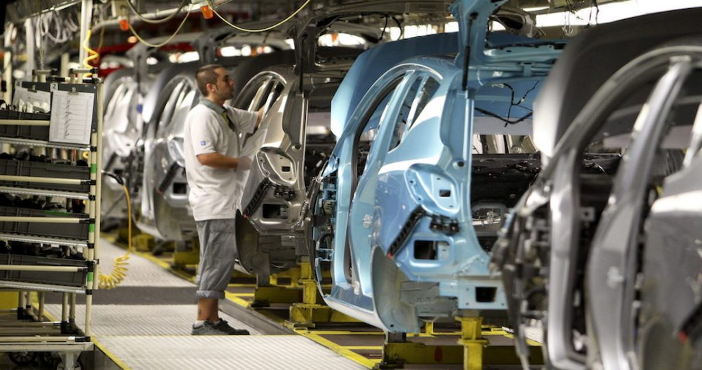 Nissan y Mercedes Benz anuncian planes de retiro voluntario tras los anuncios de Milei 1 image