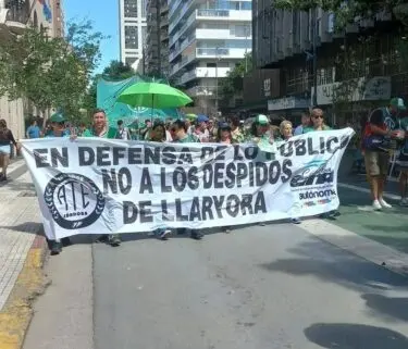 Córdoba: estatales se movilizaron nuevamente contra los despidos de Llaryora 1 image