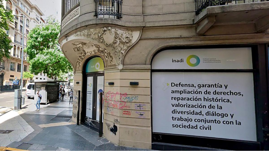 LEY BASES :Desmantelamiento del INADI(Instituto Nacional contra la Discriminación, la Xenofobia y el Racismo), despidos y cierre total 1 image 52