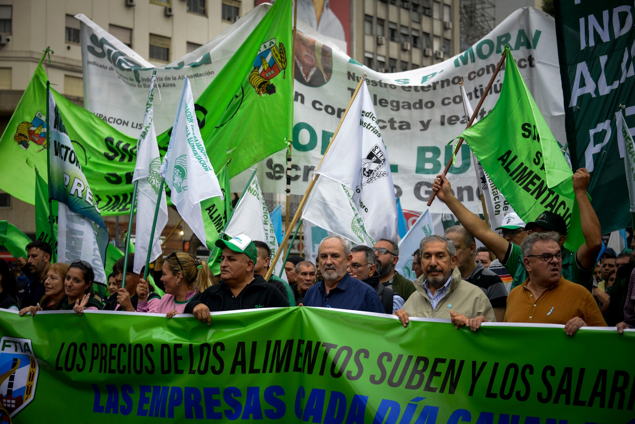 Alimentación llegó a un preacuerdo en sus paritarias sectoriales por arriba del 2% que pretende el gobierno de Milei 1 image 34