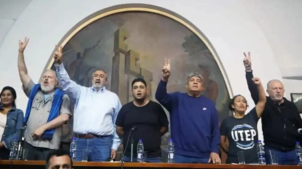 La CGT y organizaciones se organizan para resistir al gobierno de Javier Milei 1 image 8