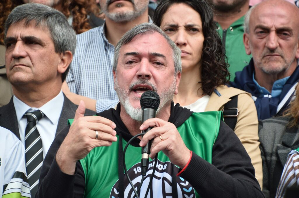 Javier Milei difundió la cifra de 50 mil despidos en el Estado , la Asociación Trabajadores del Estado (ATE) desmintió rotundamente esta cifra y tildó al mandatario de “enfermo”. 1 image 23
