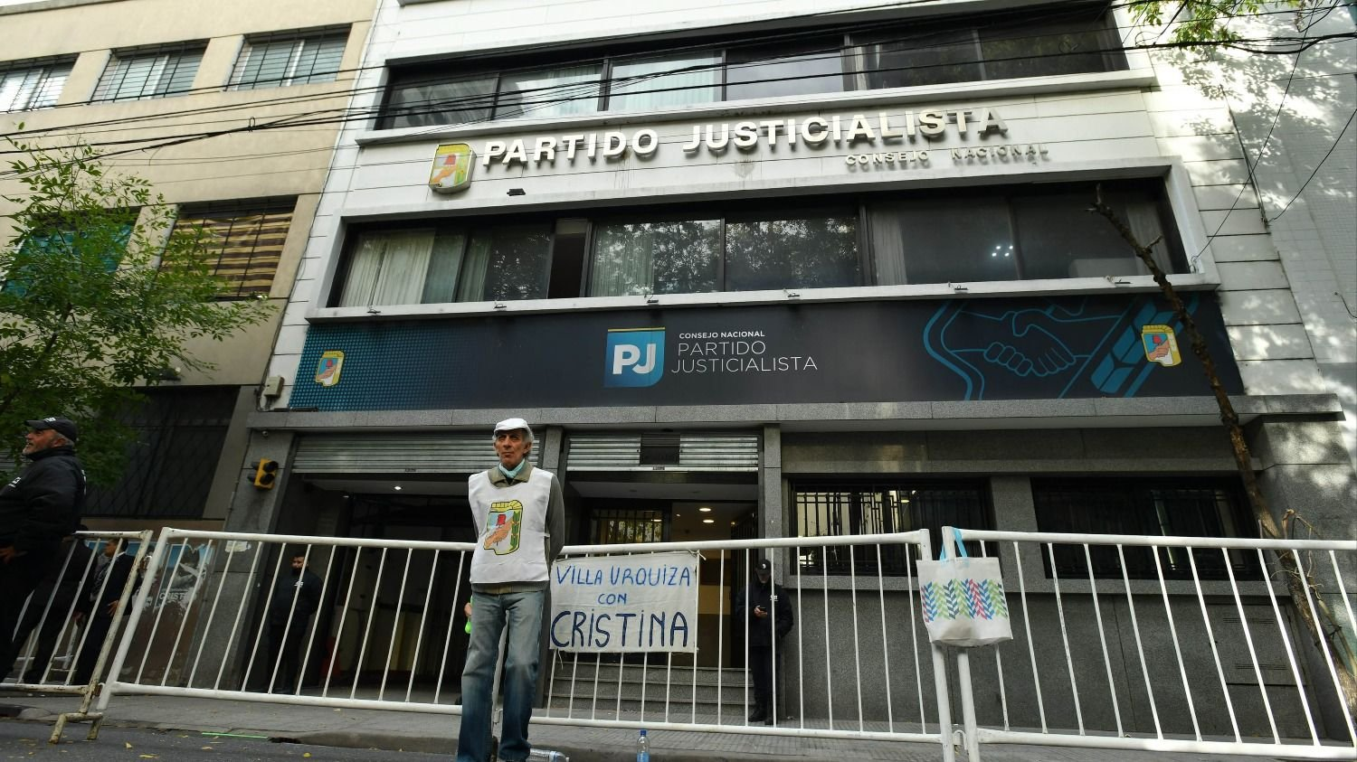 La interna por la conducción del PJ Nacional ya empieza a mover los engranajes. Con dos listas presentadas, se empieza a prepara el camino para que el próximo 17 de noviembre más de 3 millones de afiliados puedan pasar por las urnas. 1 image 29